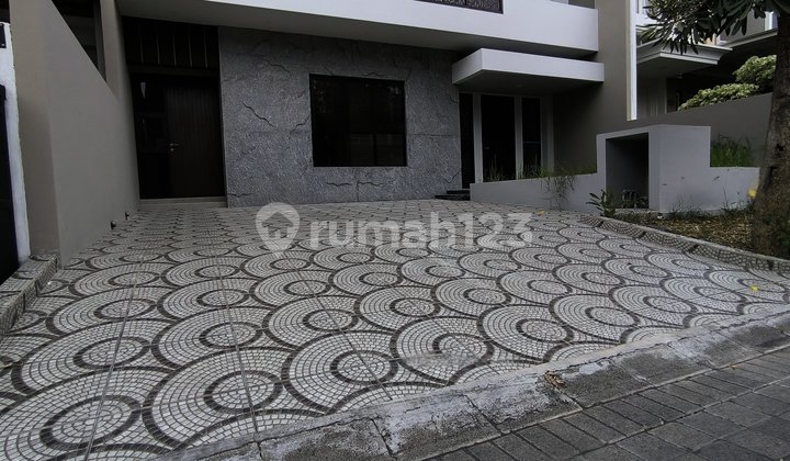 5 Man Dijual Rumah Baru Woodland Citraland Surabaya Barat Dekat Uc, Pasar Modern, Taipei School