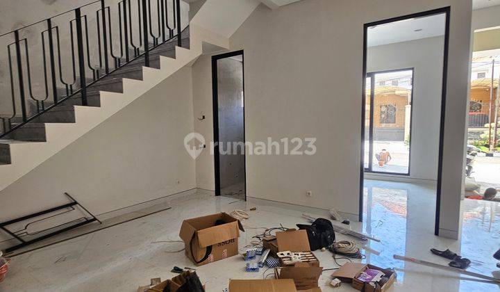 Murah Rp. 2 Milyaran Dijual Rumah Baru Darmo Permai Selatan - New Minimalis Modern 2 Lantai Dekat Pakuwon Mall, Pasar Modern , Tol Satelit, Mayjen Sungkono 2