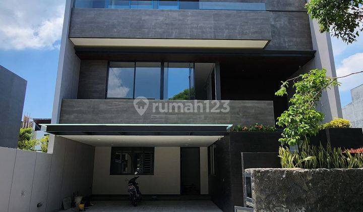 Ada Kolam Renang Rumah Baru Woodland Citraland Surabaya Barat Dekat Universitas Ciputra, Gwalk 1