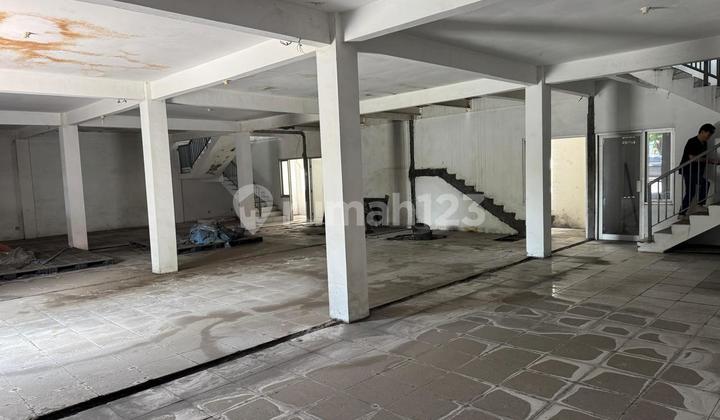 For Rent: 4 Shophouses at Tritan Point - Kletek Main Road - Kletek Garden - Sawunggaling Jemundo Sidoarjo - Spacious Car Parking 2