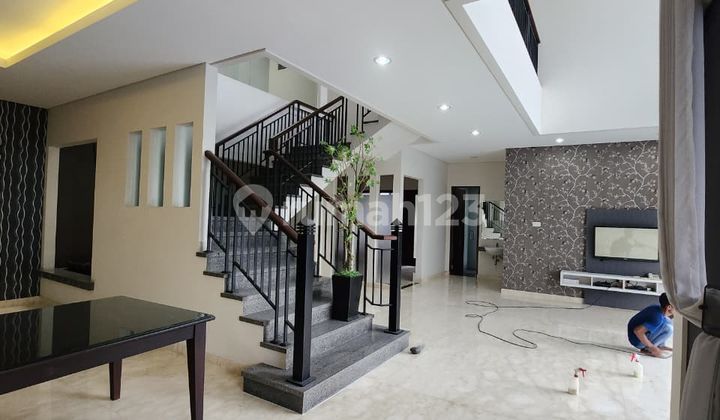 For Rent Luxury House with Private Swimming Pool and Hook - Chofa Housing West Surabaya 2