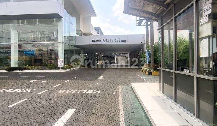 Gedung 3 Lantai Ex Showroom Nol Jalan Raya Sidoarjo