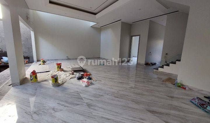 Rumah Mewah Baru Gress 2.5 Lantai di Pakuwon Indah Surabaya Barat 2