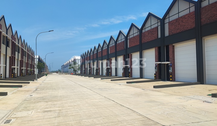 Warehouse for Rent Cheap 6x20 Bizpark Pik2, Tangerang, Banten Warehouse in Tangerang Unfurnished 120.0 m²