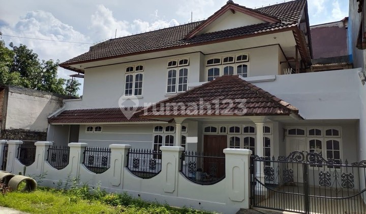 Rumah Tua Billymoon Pondok Kelapa Akses 2 Mobil Hoek 2