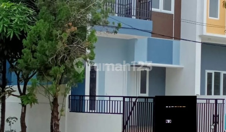 Rumah Baru Depan Taman di Gading Griya Lestari 2