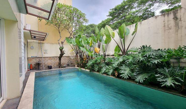 Rumah bagus 2 lantai ada private swimming pool di alam sutera tangsel 1