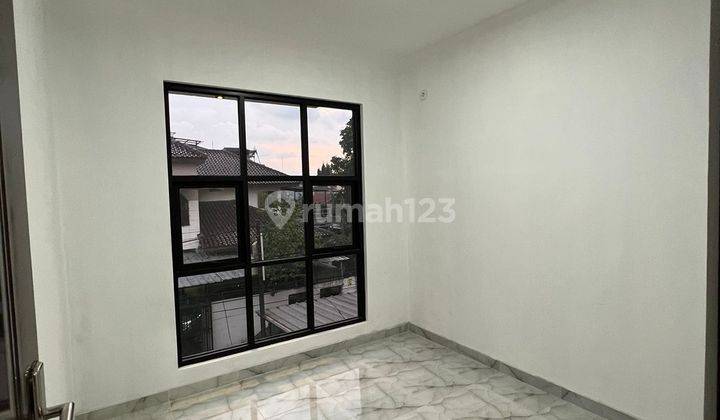 Rumah Murah.. DiJual Cepat Rumah Baru  Industrial SHM ada backyard luas  di Nusaloka terdepan BSD 2