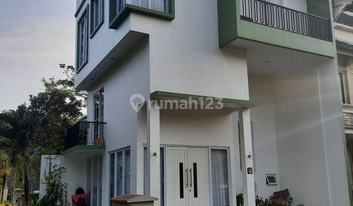 Rumah Bangunan Mandiri Hoek 3 Lantai Semi Furnished Di Vanya Park Bsd 1