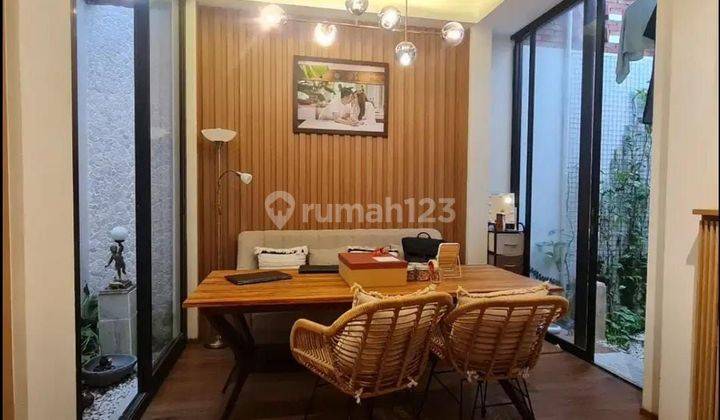 Dijual Cepat Rumah semi furnish design cantik ada Attic room di bsd delatinos 2