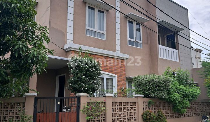 Dijual Cepat Rumah Cantik 2.5 Lantai Terawat Banyak Bukaan Nusaloka BSD Tangerang Selatan