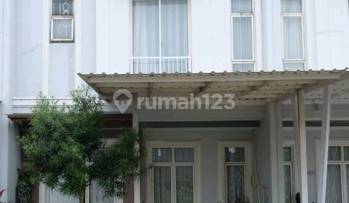 Dijual Rumah Rapih Terawat Full Furnish 3 KT SHM Hadap Taman di The Savia BSD Tangerang Selatan