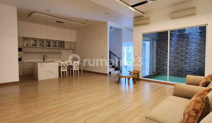 Rumah Cantik 3 Lantai Siap Huni Cluster Onyx Alam Sutera Tangerang