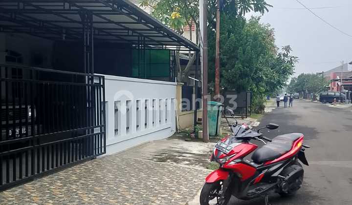 For Rent Newly Renovated 3+1 Bedroom House in Nusaloka BSD For Rent Newly Renovated 3+1 Bedroom House in Nusaloka BSD