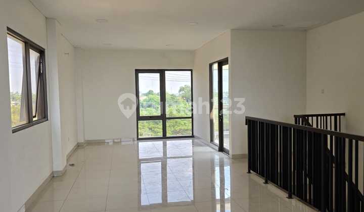 For Sale or Lease 3-Story Nice Shop House in Icon Business Park BSD City 2