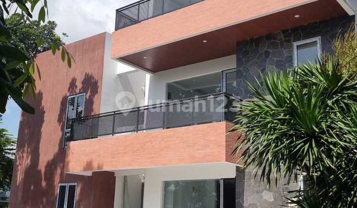 Beautiful 3-Story House with Hook, Elevator Included in Palmyra Cluster, Alam Sutera.