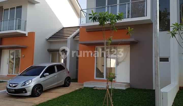 Two-Story House in Aquatic Cluster, Serpong Lagoon, South Tangerang