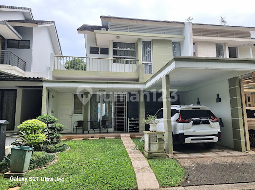 Dijual Cepat Rumah Rapih Ada Backyard SHM Hadap Taman Dekat KRL di Delatinos Bsd