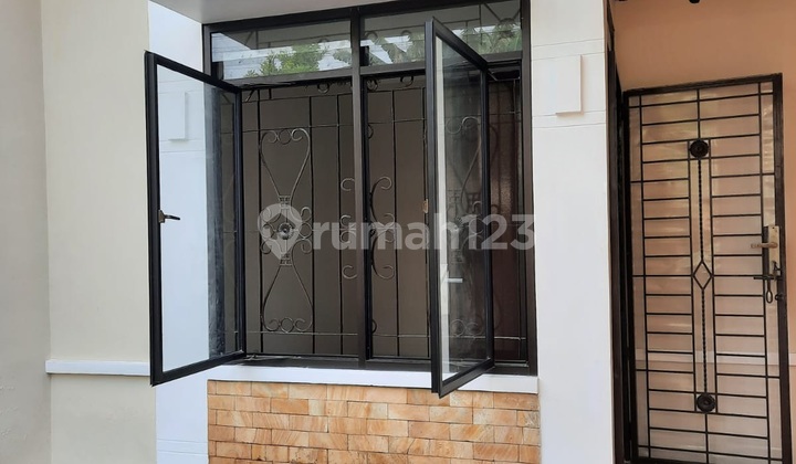 For Sale Neat Renovated House with Certificate in Nusaloka BSD. 2