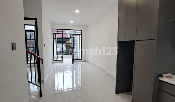 Dijual Rumah Modern Minimalis2 Lantai di Kencana Loka BSD 2