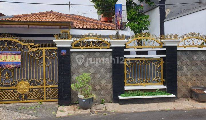 Rumah Classic Terawat Apik Siap Huni Di Otista Kampung Melayu  1