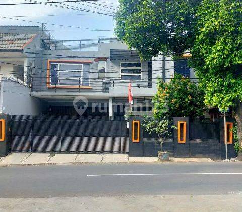 Rumah Mewah 2 Lantai Pinggir Jalan Raya Bisa Untuk Usaha  1