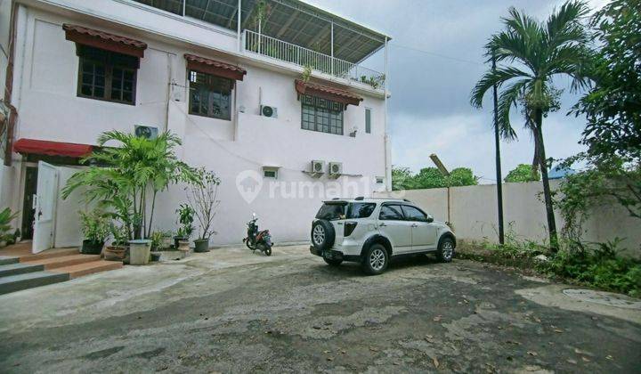 Rumah 3 Lantai Homey & Cozy Siap Huni Dgn Private Swimming Pool  1