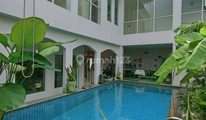 Rumah 3 Lantai Homey & Cozy Siap Huni Dgn Private Swimming Pool  1