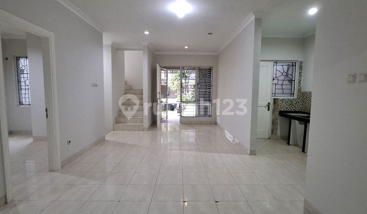 Dijual Rumah 2 Lantai Bebas Banjir Di Clusrer Tengah Kota Wisata, Dekat Mal! 2