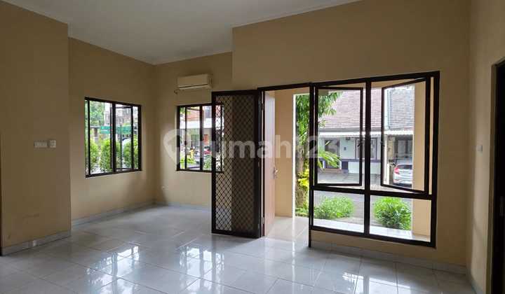Rumah Hoek 1 Lantai Turun Harga & Siap Huni di Cluster Tengah, Dekat Mal! Rumah Hoek 1 Lantai Turun Harga & Siap Huni di Cluster Tengah, Dekat Mal!