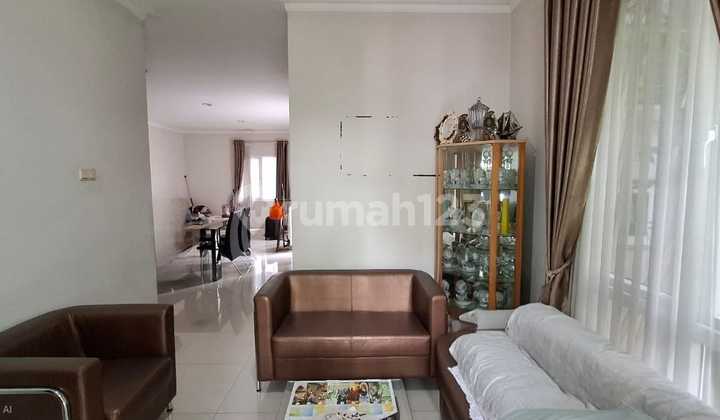 Dijual Rumah Murah 2 Lantai Posisi Strategis di Boulevard Tengah Kota Wisata!