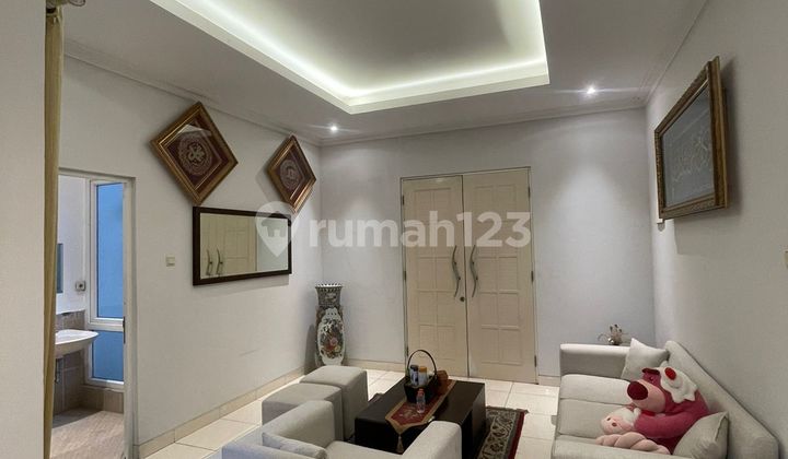 Rumah Mewah 2 Lantai Siap Huni di Boulevard Tengah!