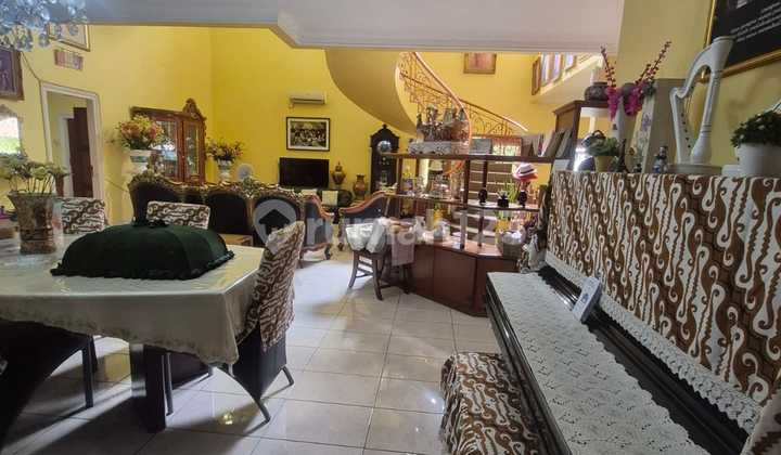 Rumah Mewah Hoek 2 Lantai Depan Taman di Cluster Tengah, Dekat Mal! 2