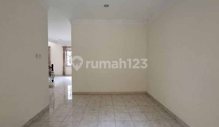 For Sale Luxurious 2-Story House Flood-Free & Fronting Green Belt in Central Cluster of Kota Wisata, Near the Mall! 2