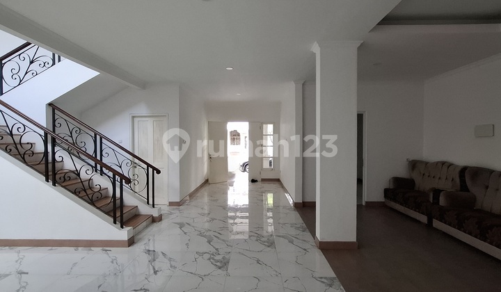 Rumah Murah 2 Lantai Turun Harga di Cluster Tengah, Dekat Mal! Rumah Murah 2 Lantai Turun Harga di Cluster Tengah, Dekat Mal!