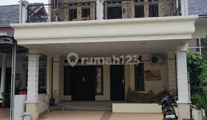 2-Story House with Front Terrace in Central Cluster, Near Mall!