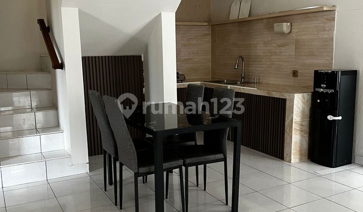 For Rent 2-Story Corner House in New Cluster of Kota Wisata, Near the Mall!