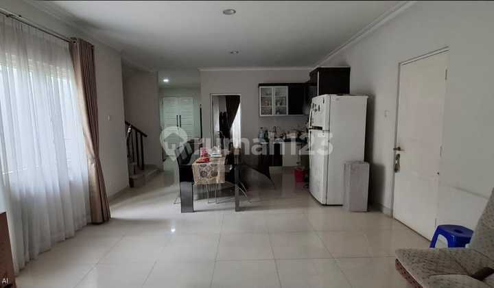 Dijual Rumah Murah 2 Lantai Posisi Strategis di Boulevard Tengah Kota Wisata! 2