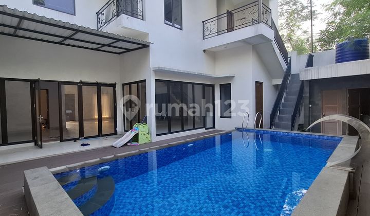 Dijual Rumah Mewah 2 Lantai Ada Kolam Renang Di Boulevard Kota Wisata! 2