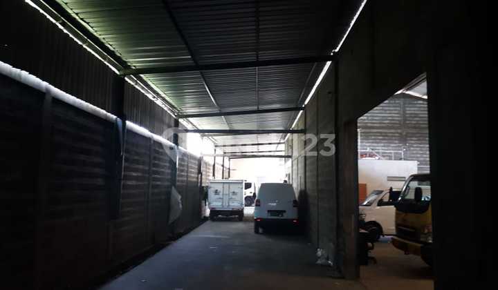 Gudang strategis dekat pintu tol Kartasura