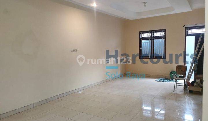 Rumah siap huni lingkungan dekat RI 1 di Sumber 6