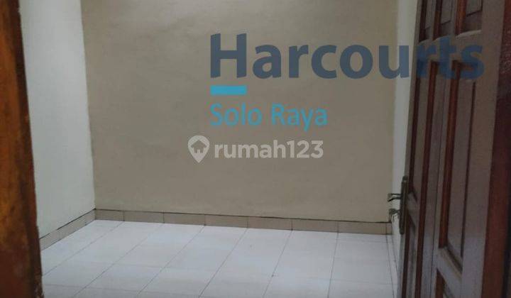 Rumah siap huni lingkungan dekat RI 1 di Sumber 8