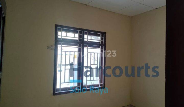 Rumah siap huni lingkungan dekat RI 1 di Sumber 9