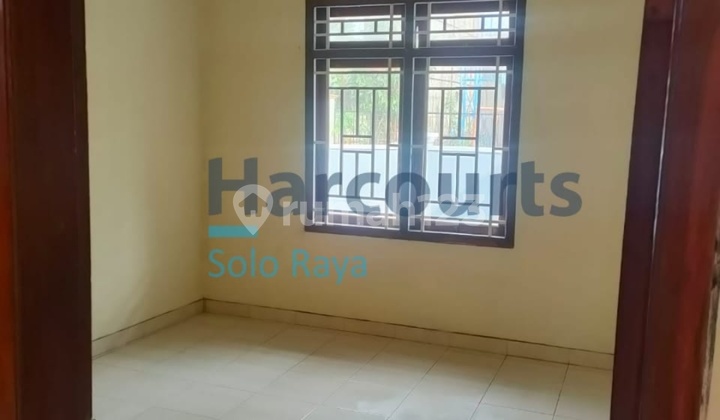 Rumah siap huni lingkungan dekat RI 1 di Sumber 12