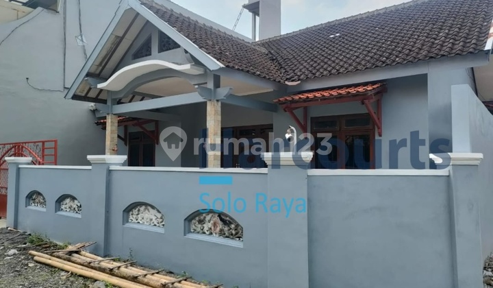 Rumah siap huni lingkungan dekat RI 1 di Sumber 13