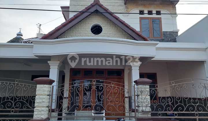 Rumah bagus 2 lantai di perumahan Kartasura Solo 2