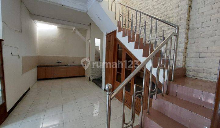 Rumah bagus 2 lantai di perumahan Kartasura Solo 3