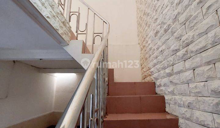 Rumah bagus 2 lantai di perumahan Kartasura Solo 4