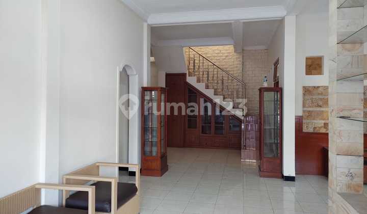 Rumah bagus 2 lantai di perumahan Kartasura Solo 8