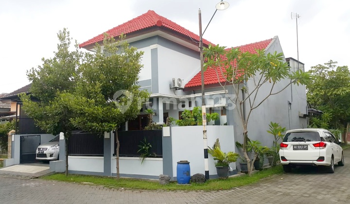 Good Hook House with Furniture in Fajar Indah Colomadu Solo Good Hook House with Furniture in Fajar Indah Colomadu Solo